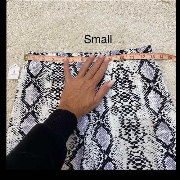 Black and white Biker shorts snakeskin animal print small and large NWT - Picture 8 of 13